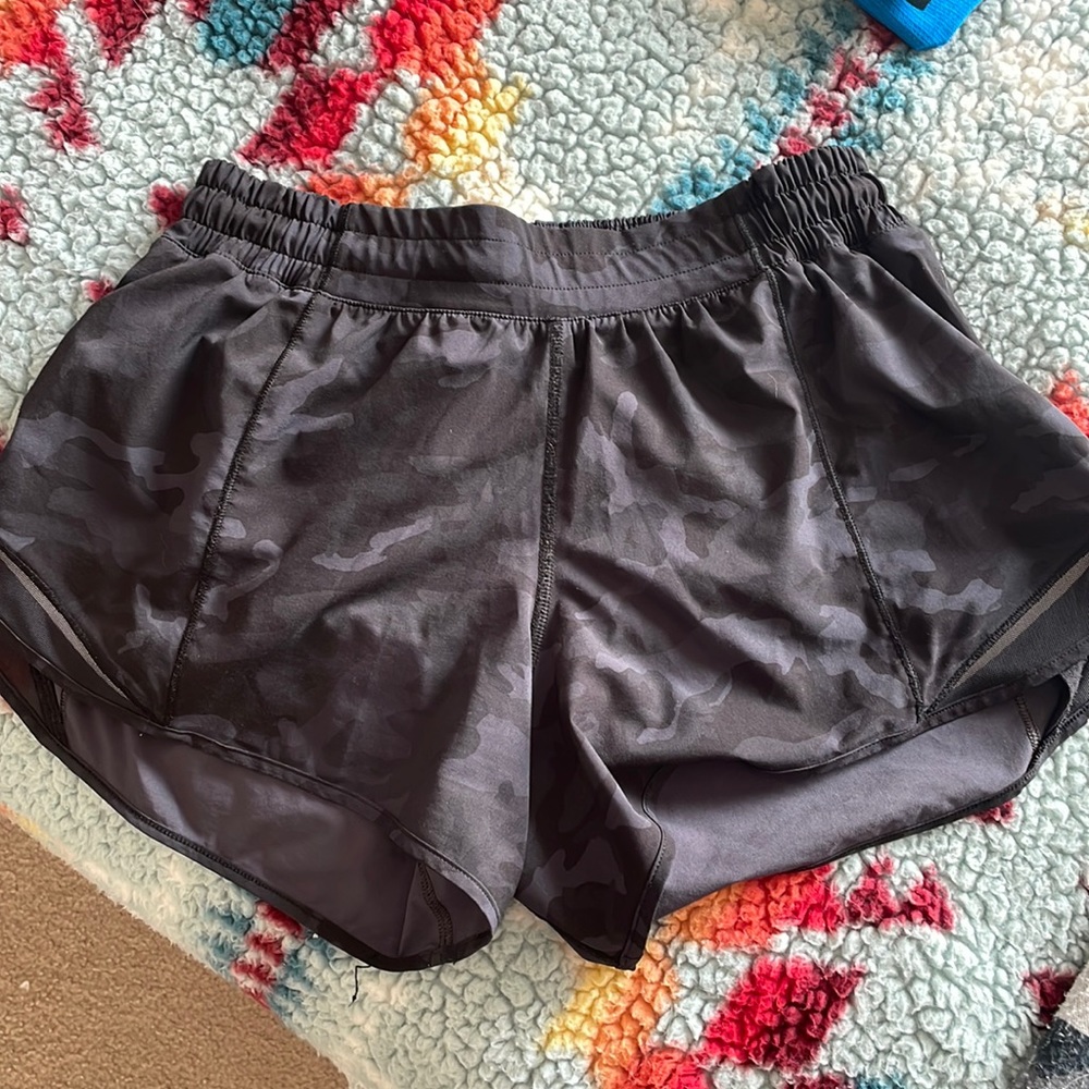 Lululemon Hotty Hot Low Rise Lined Short - 4"